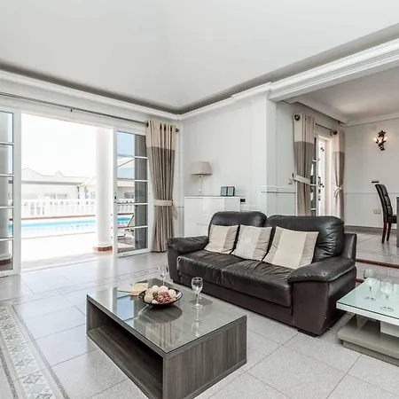 Tiffany 14 * Callao Salvaje