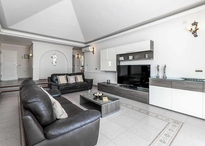 Tiffany 14 卡亚俄萨尔瓦赫